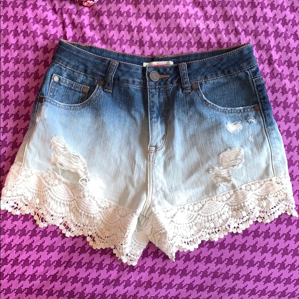 Ombré jean shorts with white lace trim